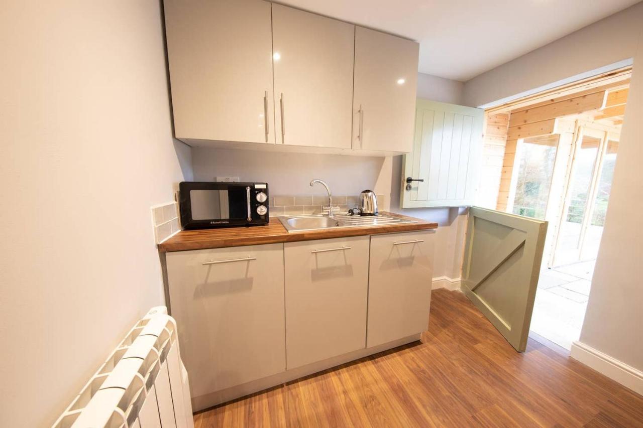Moors Wood Relaxing ,Tranquil Retreat With Hot Tub Villa Chippenham  Exterior photo